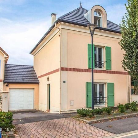 Family Disney House Magny-le-Hongre Bagian luar foto